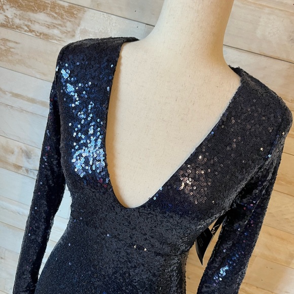 NWT lulu’s blue sequined gown size M. Wedding Guest or Formal Event! - Picture 4 of 12